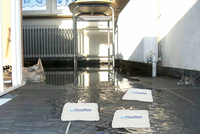 Industrie: Verpackt wiegt ein FloodSax® nur 200 Gramm, im Einsatz fasst er bis zu 25 Liter.