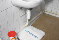Handwerk: Gerade im Sanitärbereich lässt sich FloodSax® unkompliziert präventiv einsetzen.