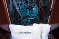 Schifffahrt: FloodSax® braucht nur minimalen Stauraum und nimmt bis zu 25 Liter Bilgewasser auf.